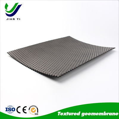 Géomembrane texturée en HDPE résistante aux UV avec surface à haute friction pour applications de 6m-8m de largeur