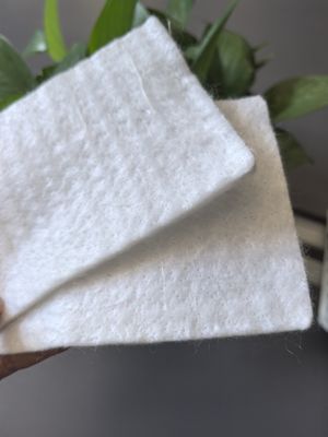 La couche protectrice essentielle pour les géomembranes en PEHD dans les systèmes de confinement durables et économiques