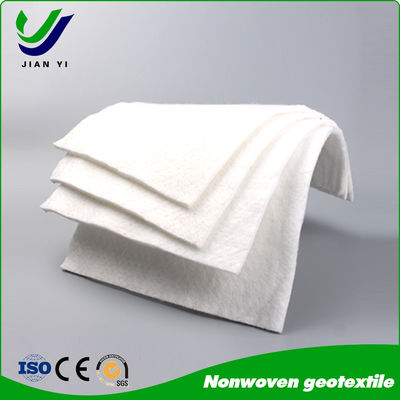 La couche protectrice essentielle pour les géomembranes en PEHD dans les systèmes de confinement durables et économiques
