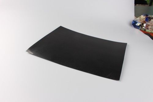 Géomembrane HDPE à surface lisse avec une excellente résistance chimique et une longueur de 30m-100m pour les applications de décharge et d'exploitation minière