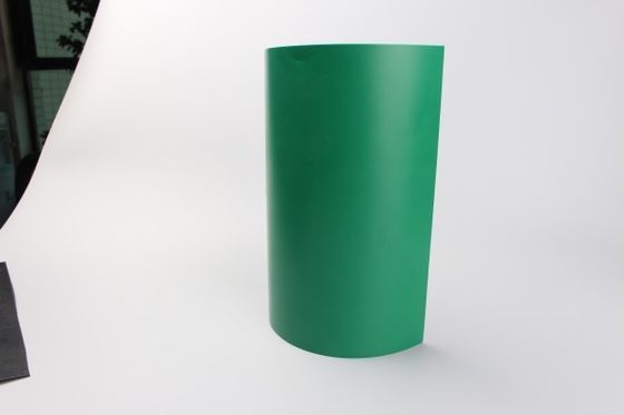 Décharge et protection de l'environnement Geomembrane lisse en HDPE avec une teneur en noir de carbone de 2,0 à 3,0% et une conception flexible et durable