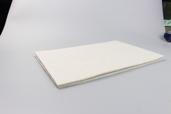 Géomembrane composite à deux tissus et une pellicule pour projets à haute intensité Épaisseur 0,2-3 mm