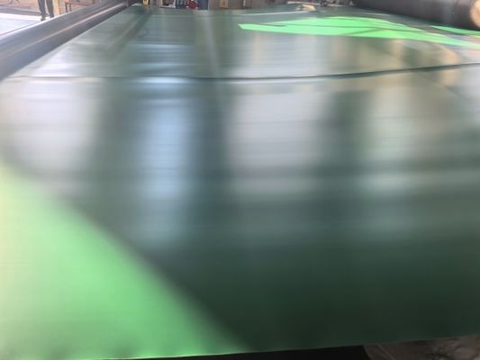 Géomembrane lisse en HDPE noir et vert avec stabilité chimique et résistance au vieillissement