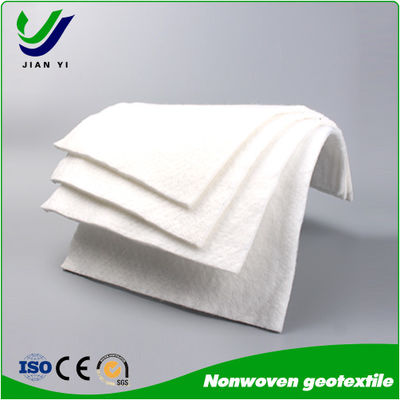 PET Polyester Chips Géotextile non tissé pour les résidus d'eau des étangs et des décharges Largeur 1m-6,6m Résistance à la rupture KN/m ≥ LD/TD 4,5-40