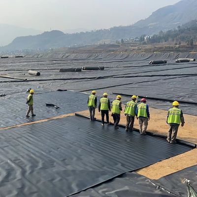 HDPE Géomembrane lisse avec une excellente résistance chimique pour l'anti-filtrage dans les décharges et l'élevage agricole