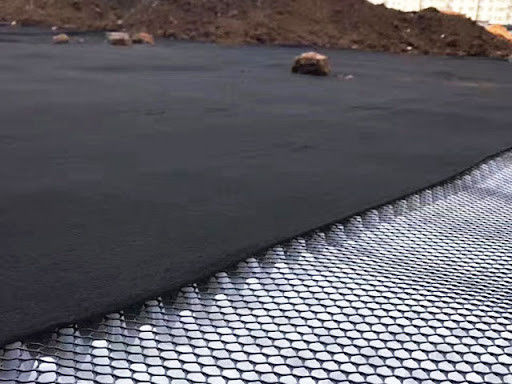 Résistance à haute température et résistance à la corrosion Drainage géonet résistant aux UV Pour le sol de la route ou le mur du tunnel