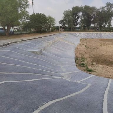 Largeur de 4 m Ensemble rapide de couverture de ciment Solution durable pour les projets de pistes et de canaux Longueur de 20 m à 50 m