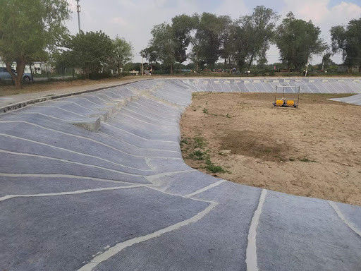 Couverture en ciment résistant à la corrosion pour canaux de drainage industriels - Revêtement robuste de 4 m de largeur