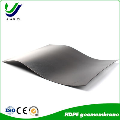 Excellente résistance chimique géomembrane HDPE pour l'installation de soudage à la coupe à chaud dans les projets d'étang de réglage du brillant