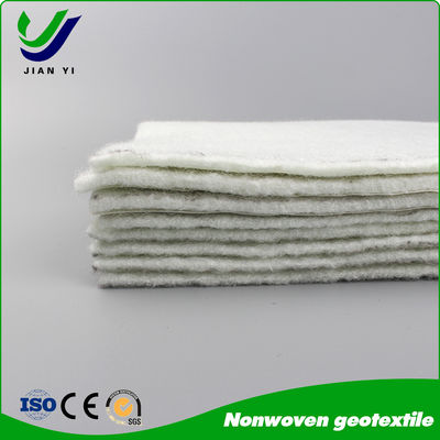 Géotextile à fibres courtes de largeur 1m-6m pour la séparation, la filtration et une excellente résistance à la perforation pour la stabilisation des sols