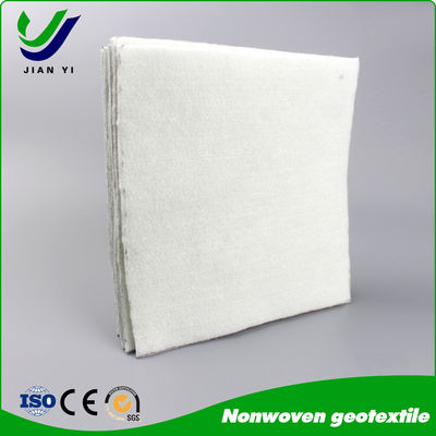 Géotextile polyester à fibres longues de 250 g avec résistance aux UV de 70 % et résistance aux hautes températures de 230 °C pour la régulation des rivières