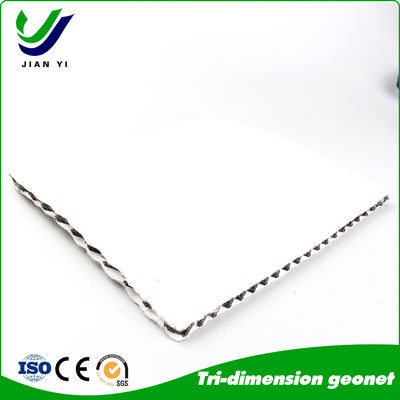 Nappe de drainage composite GeoDrain 3D : Drainage supérieur, protection renforcée et construction simplifiée pour le génie civil