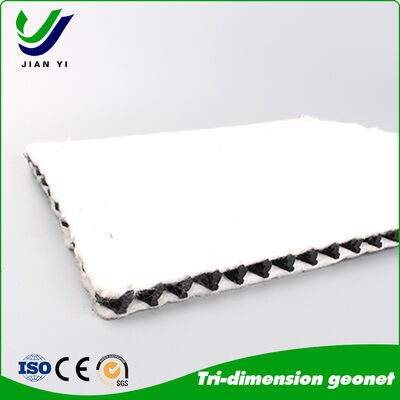 Filet de drainage composite 3D à haute résistance à la traction ≥16 kN/m, excellente résistance aux UV et conception anti-colmatage pour les applications de décharge et de plate-forme routière