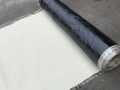Membrane étanche en polymère synthétique enroulée EVA300 & EVA500 avec une excellente résistance à la perforation et une haute résistance à la traction pour l'ingénierie anti-infiltration